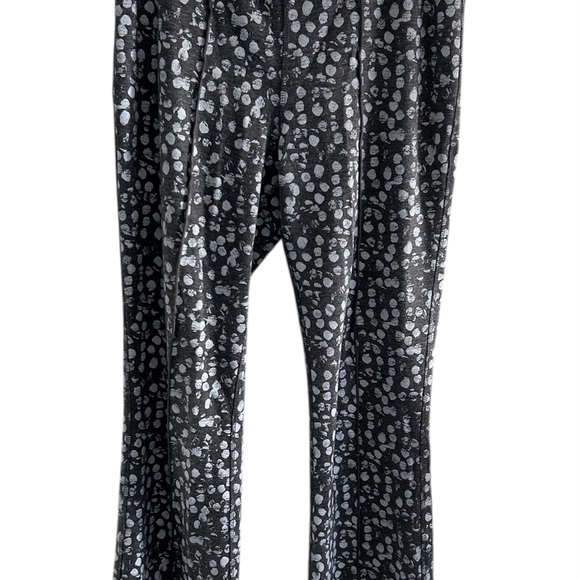 Lynn Ritchie Silver Chic Gray Patterned Women's Pantsuit. Size small - Picture 3 of 11